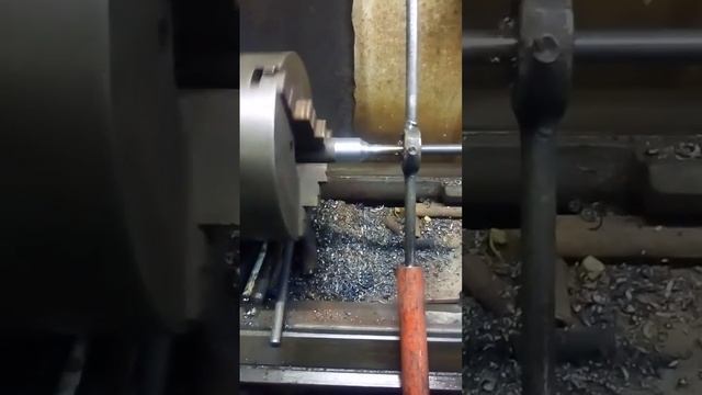 Почав точити,станок 1а625сп,ціле літо без роботи.