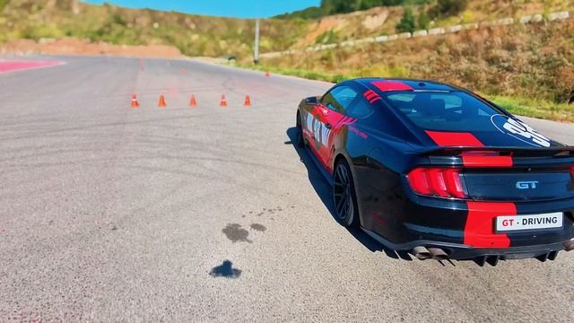 Контраварийное вождение GT-driving лето Ford Mustang GT.