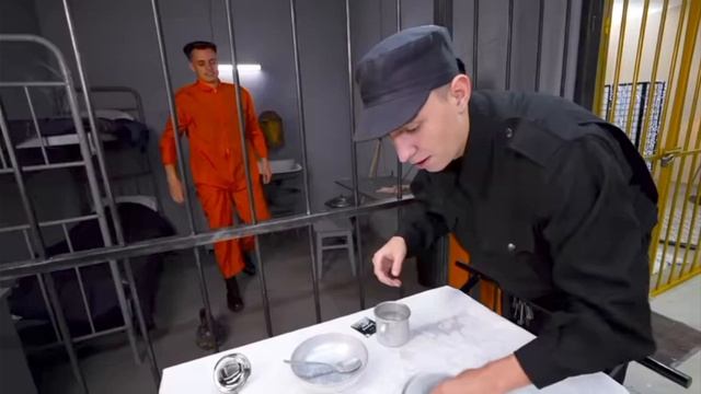 24 часа в тюрьме за что мы суда попали посмотри ролик и узнаешь