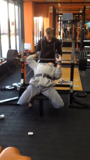 Bench Press 180 Kg (400 Lbs)