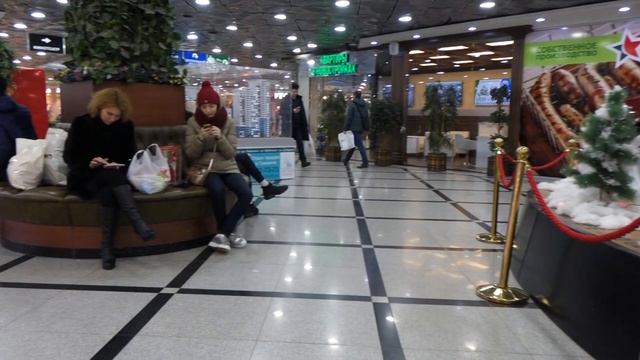 00263 КГХПК АЛЕКСАНДР КАШАПОВ И АЛЬБЕРТ САВЕЛЬЕВ И And The МИККИ И ЕЛЕНА ВАЕНГА ШЛЫНДРАЮТ ПО МАГАЗИ