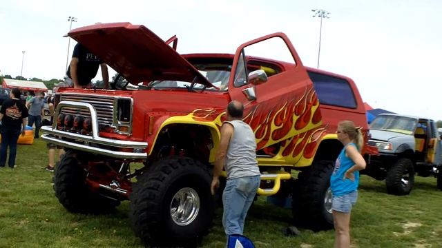 Slammed Chevy Impala Plus Walk Around - Slamology 2013