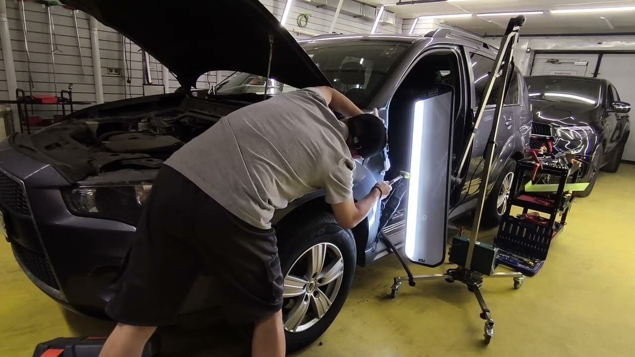 Курьер головой проломил крыло на аутлендере