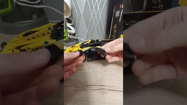 моя LEGO Technic Bugatti болит