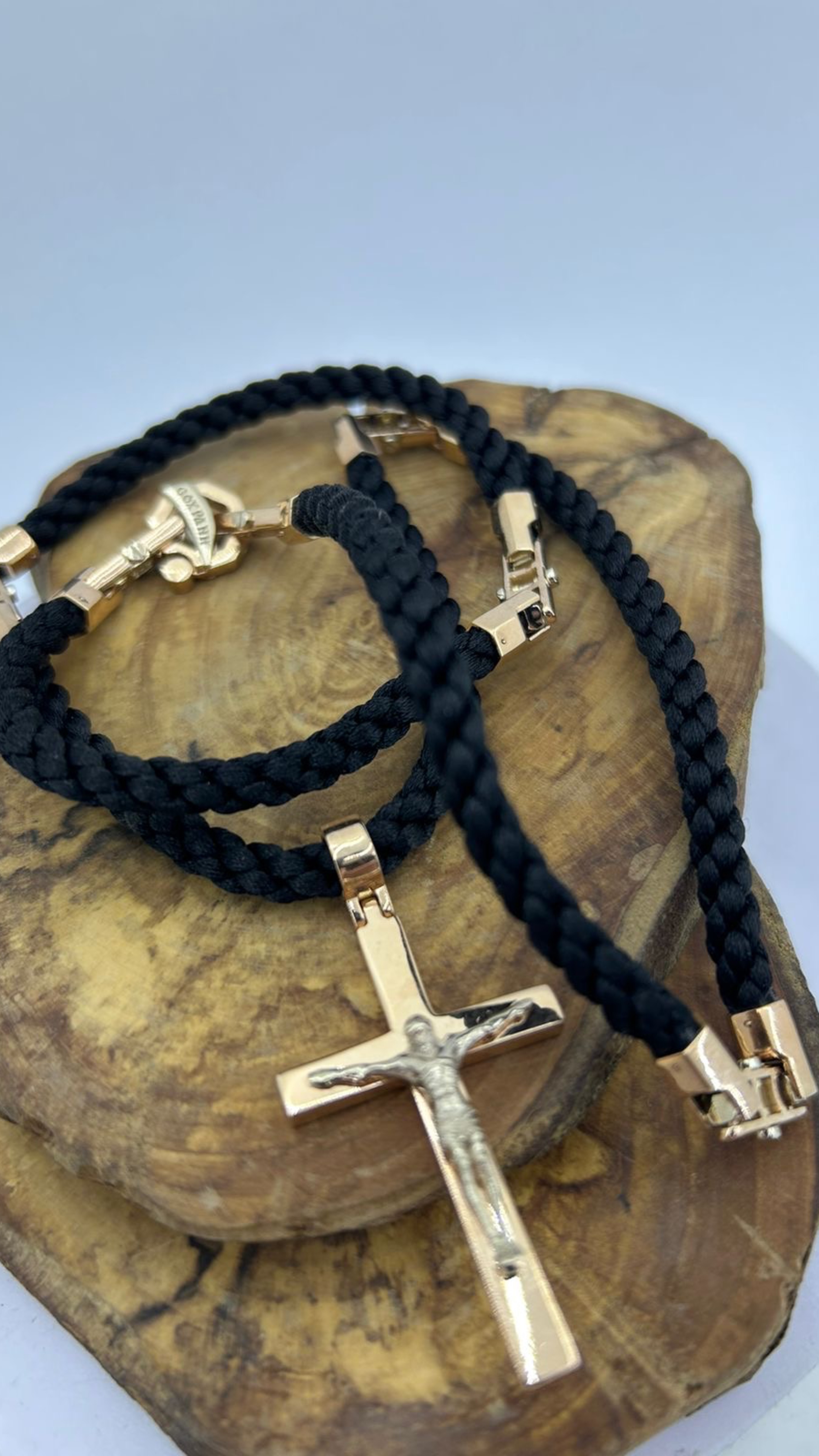 Гайтан с золотыми вставками 4 мм и крестом весом 32 грамма