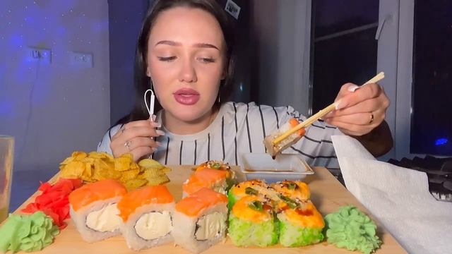 🍿 АСМР мукбанг роллы 😋 / записалась на губы 🫦 / Asmr болталка 🫶🏽