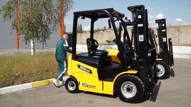 Электрический погрузчик UN (серия V)