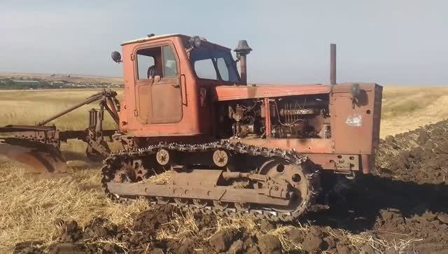 Пахота зябки. Кировец К-701 и Алтай Т-4