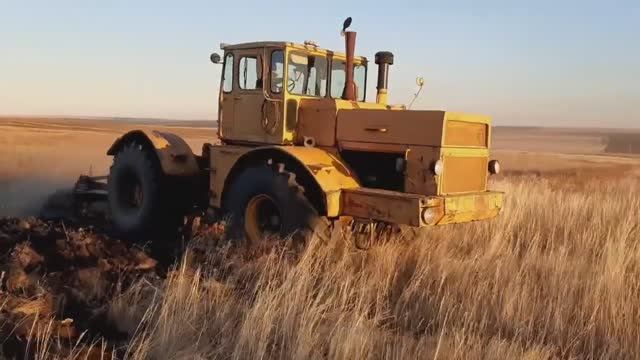 Кировец К-700 и К-701. Поднимаем целину