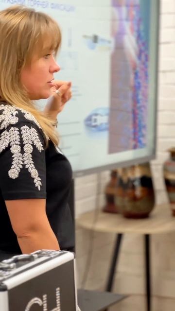 Лекция от Анжелы Крыжановской в РГУ им. А.Н. Косыгина. Стразы CRYSTAL HOBBY.