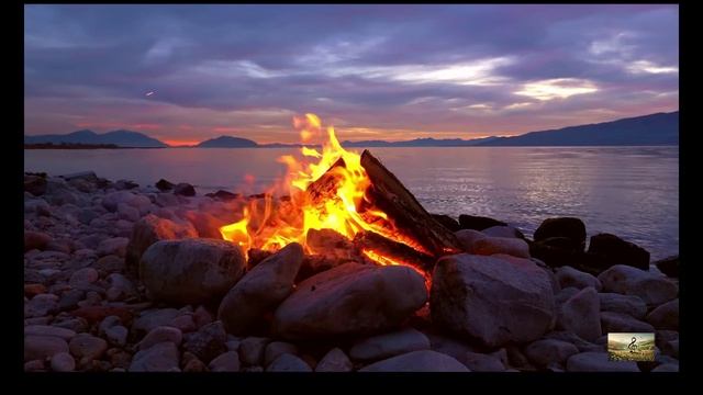 Костер на берегу озера. Bonfire On The Lake Shore