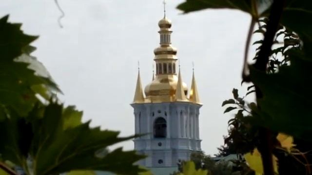 2012 09 18  Kyiv Pechersk Lavra Grape MOV06729