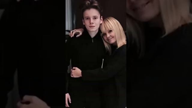 Как же я буду жить без него- Певицу Валерию оставили ее...#знаменитости #новостишоубизнеса #валерия