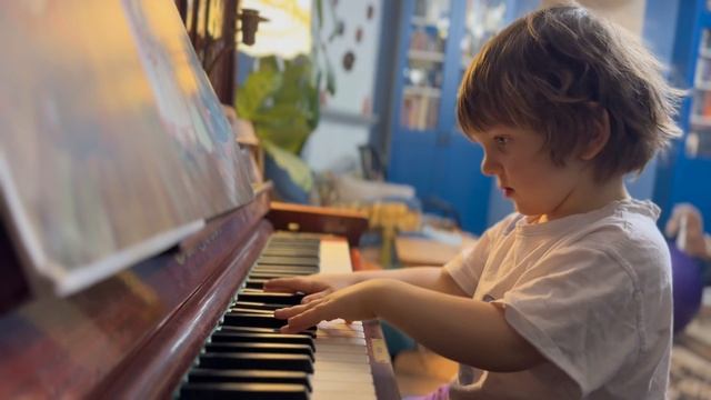 у Гавриила несвоевременная песенка :))