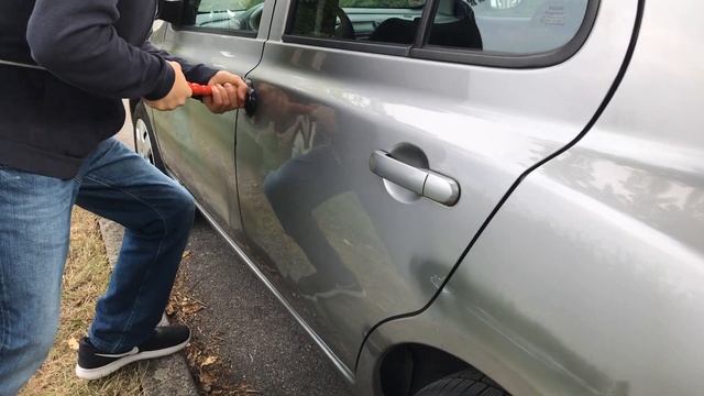 Девушка помяла тачку парня битой и ногами. Читай описание!