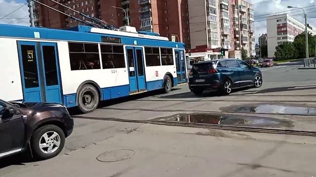 троллейбус тролза Оптима б.1224 В парк