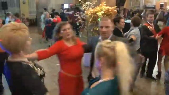 Марина і компанія.Увиванець гуляє Дубове.