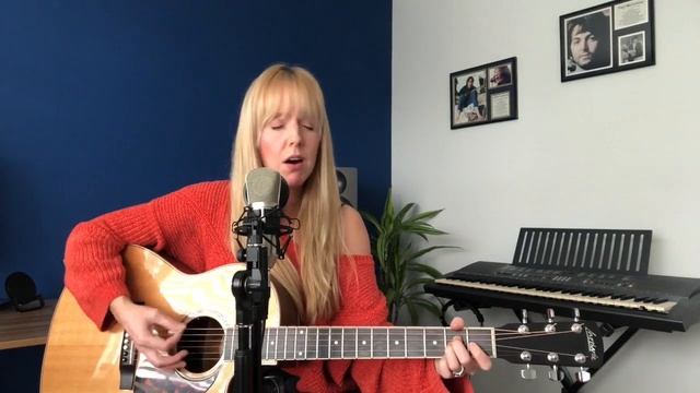 Dancing On My Own - Robyn (Acoustic Cover By Melissa Bel)