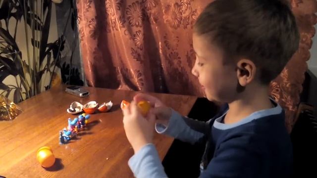 бегемоты из Kinder