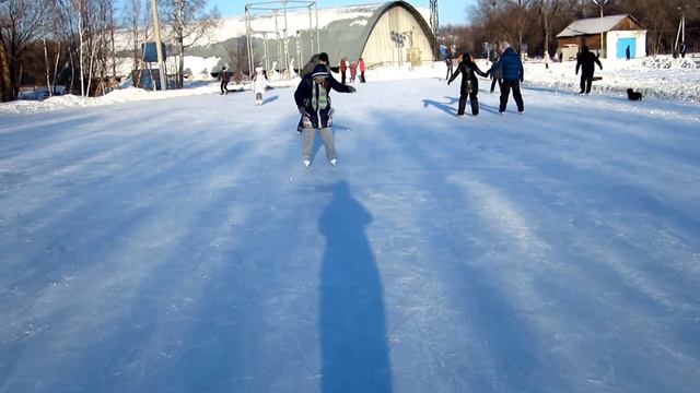 Дочь Алёна катается на коньках. 02.01.17
