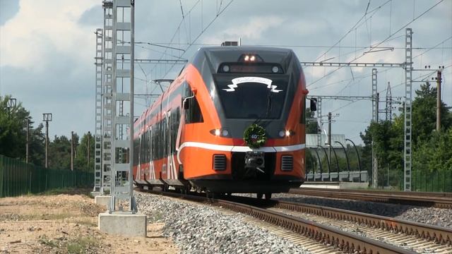 Первый Штадлер-электропоезд отправляется на работу / First Stadler EMU Leaving To Service A Train