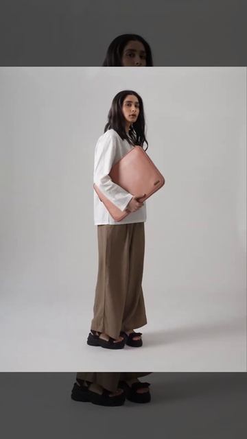 Leather Zippered Sleeve For Laptop MacBook (38.01 Cm)