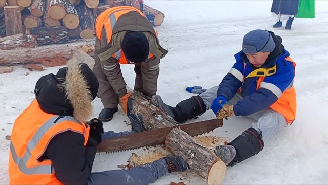 мин, аҕа уонна эһээ
(Я, папа и дед)