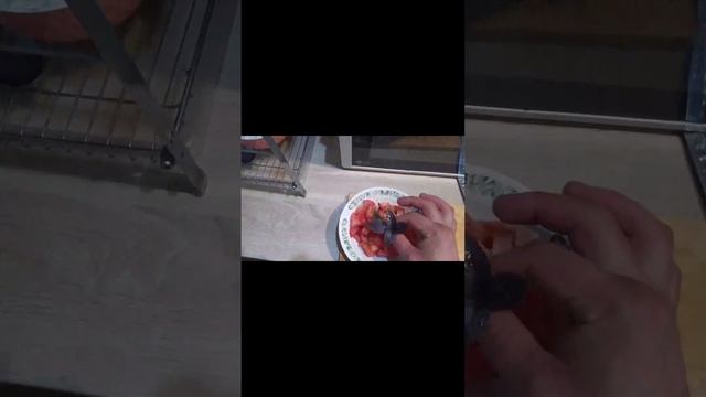500гр мясо.500гр рис.500гр Марков.150гр масло.немного лука.и получается плов