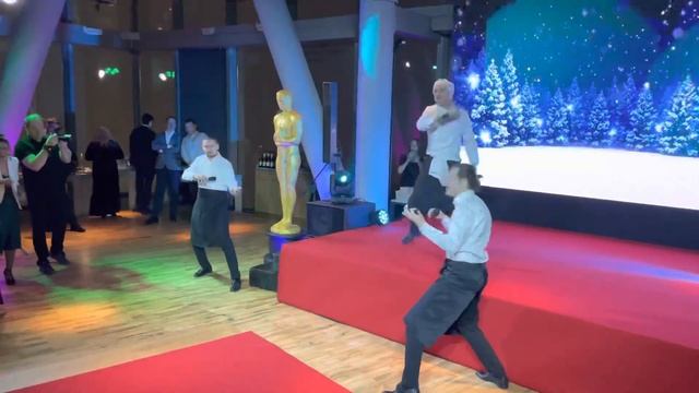 Билив ми в исполнении Поющих официантов