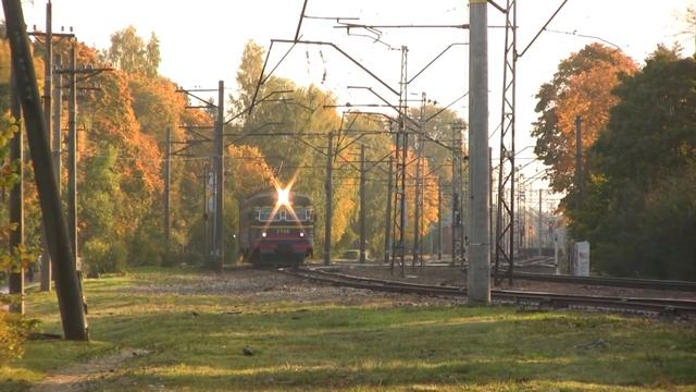 Электропоезд ЭР2-1293 на о.п. Хийу / ER2-1293 EMU At Hiiu Stop