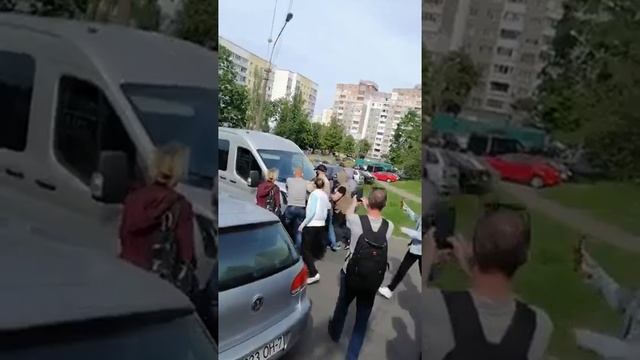 Задержание Павла Северинца во дворе дома - Минск, 7 июня