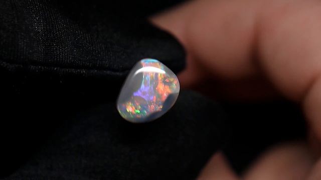 Темный кристаллический опал из Австралии