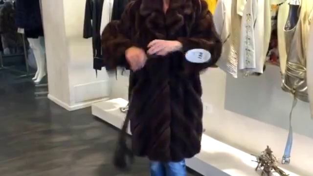 Шубка из норки  новый диагональный крой. Италия,сертифиткат,гарантия.