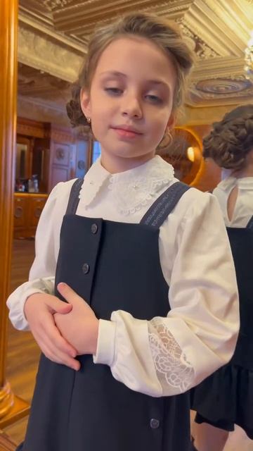 Блузка 23328. Комбинируется с брюками, шортами, узкой юбкой. Очень нарядная блузка.