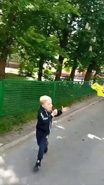 Among As, воздушный змей и Сашка