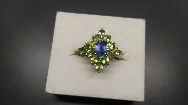 Кольцо. Натуральный кианит перидот. Серебро 925. К8624