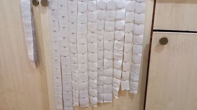 Сажаю морковь и слушаю вой соседей.