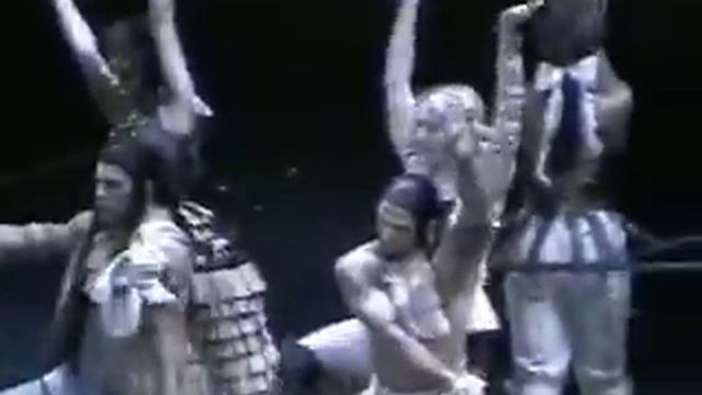 Madonna - Vogue - Re-invention Tour 2004 (New York City 20th June)