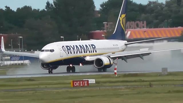 Ryanair 737-800 Wet Landing @Bremen
