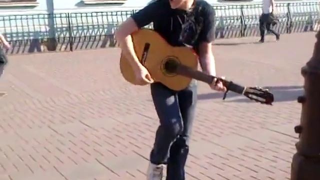 НЕПОВТОРИМЫЙ Уличный музыкант