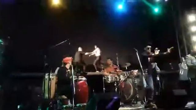 Adriano Bailando Salsa