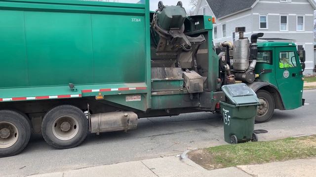 Как забирают мусор