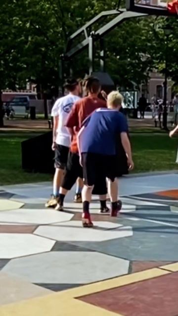 В поисках мяча! #баскетбол #basketball #kickscontest #streetball