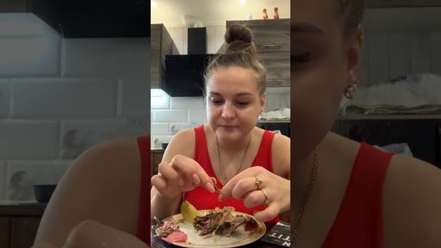 МУКБАНГ КУРИЦА И СОЛЕНЬЯ