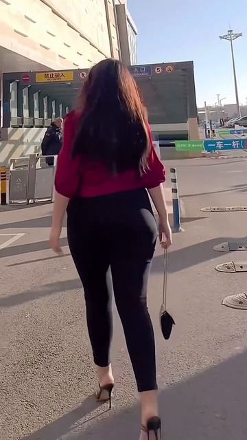 Meet With Curvy Model Taking Over The Show