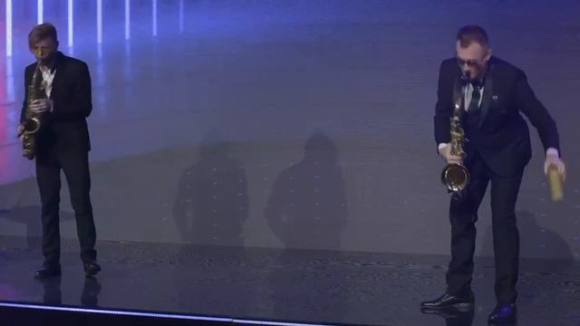 Саксофонист на праздник