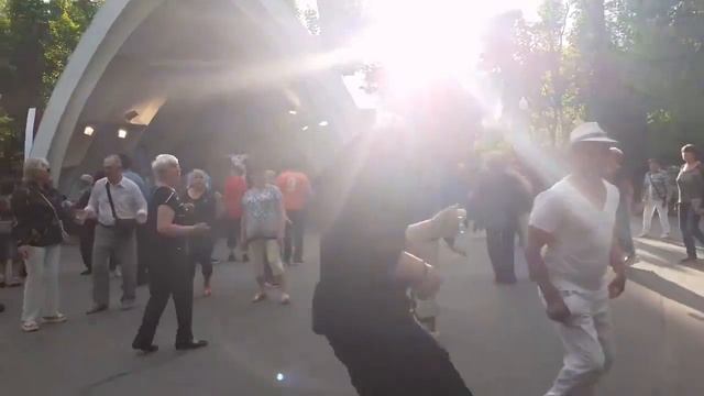 ГОРИТ КОСТЁР ЛЮБВИ! ТАНЦЫ ХАРЬКОВ УКРАИНА СЧАСТЛИВЫЕ ДНИ