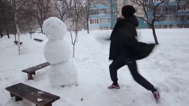Как избить снеговика