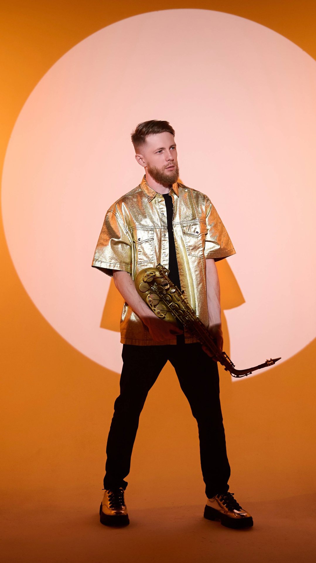 Саксофонист на праздник