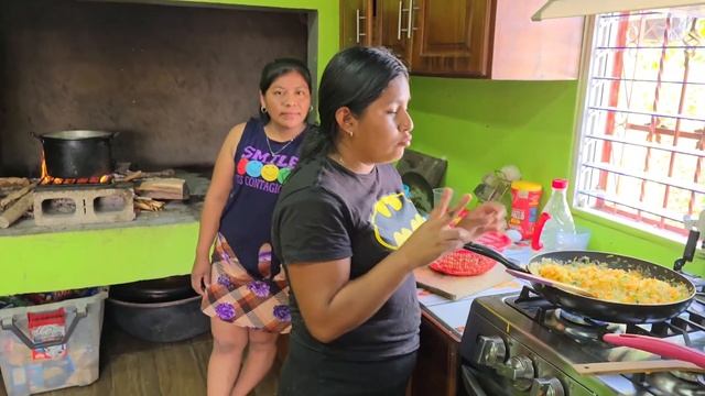 Mi Esposa Prepara Un Rico Pepian De Gallina Junto Con Dayana Así Conviven La Familia